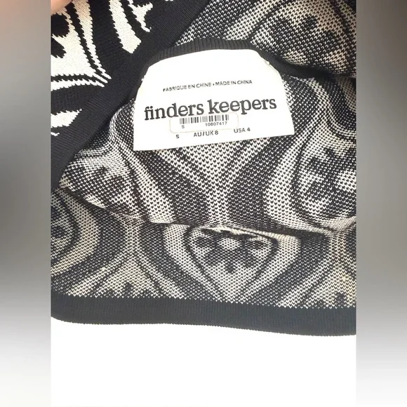 FINDERS KEEPERS
QUINN KNIT TOP - Picture 7 of 7